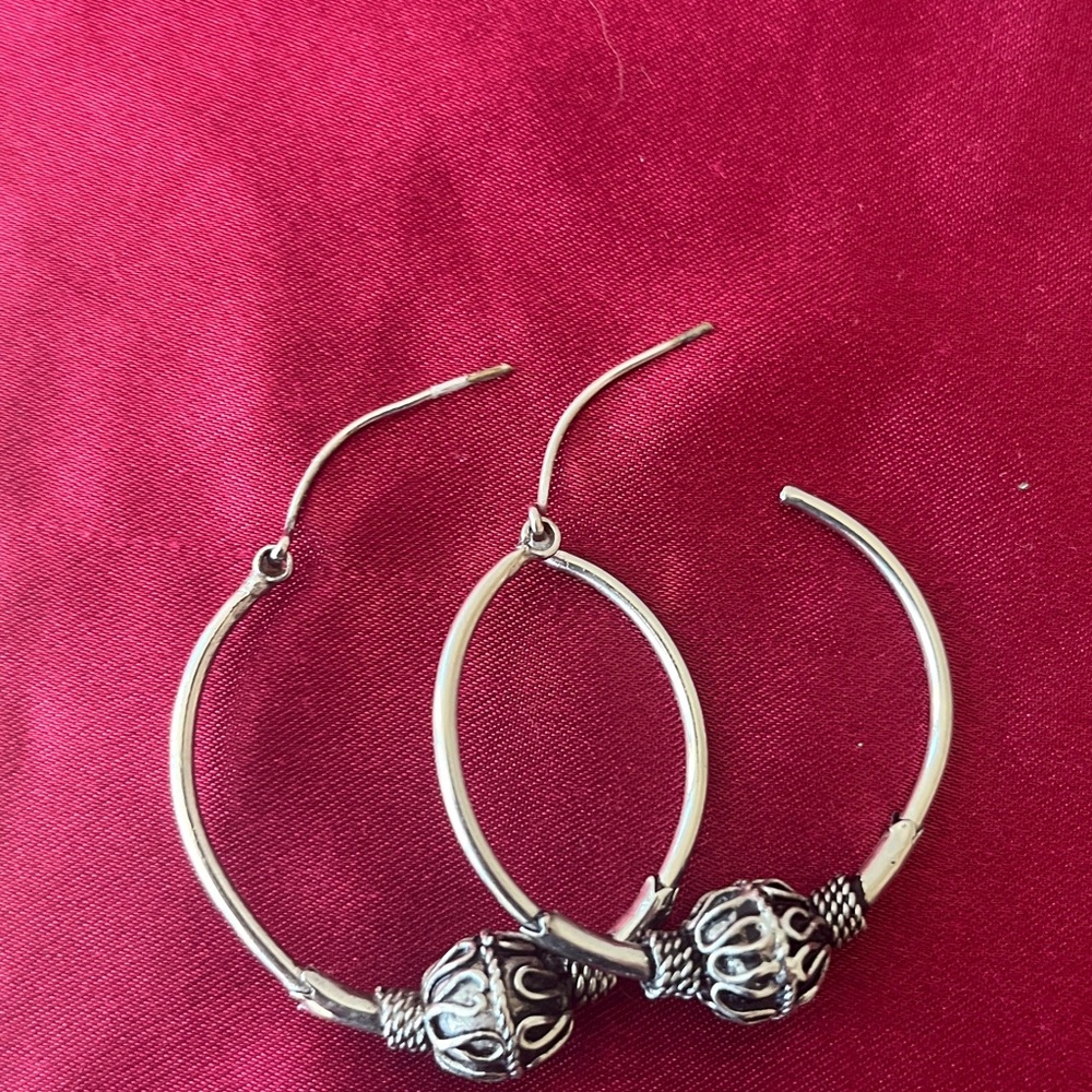 Solid silver Bali Hoop Earrings. Used good condition - Picture 3 of 4